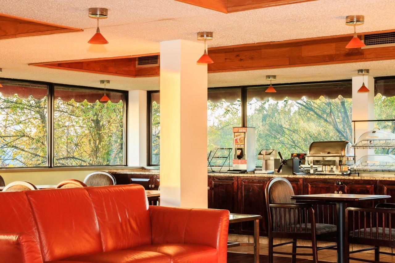The View Inn&suites / Allentown / Lehigh Airport Hotel